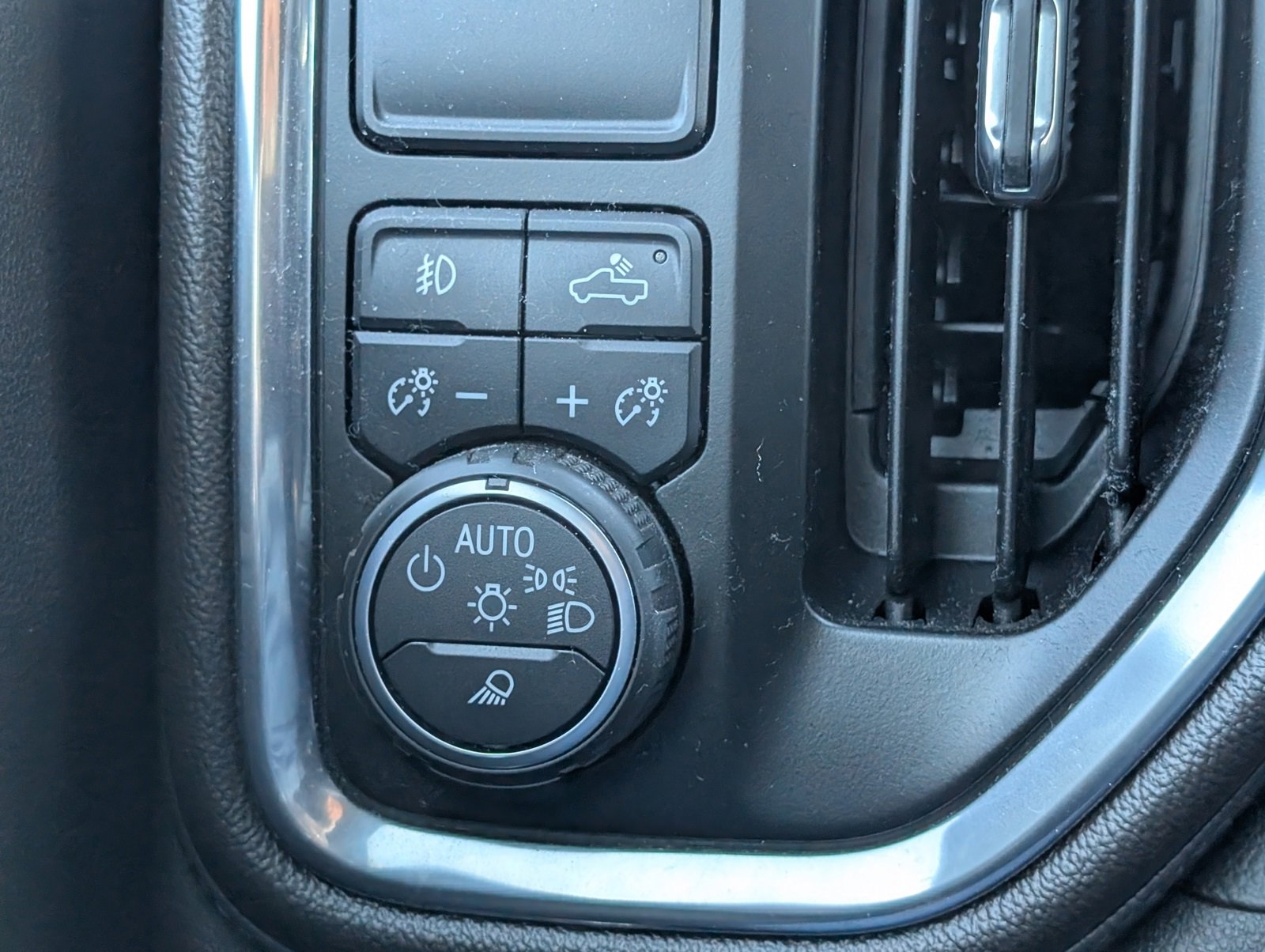 Used 2019 Chevrolet Silverado 1500 LTZ w/ LTZ Premium Package image 19