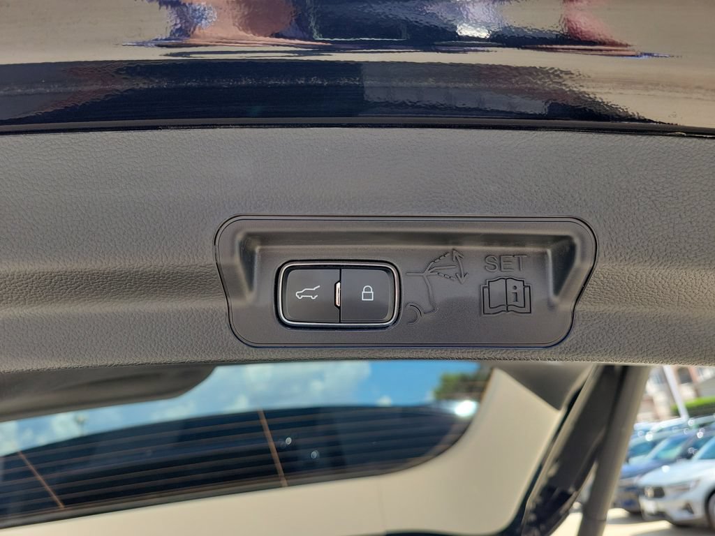 Used 2026 Ford Explorer Active AWD/4WD image 11