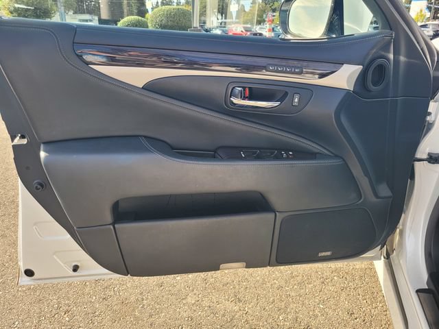 Used 2016 Lexus LS 460 w/ Comfort Package RWD image 18