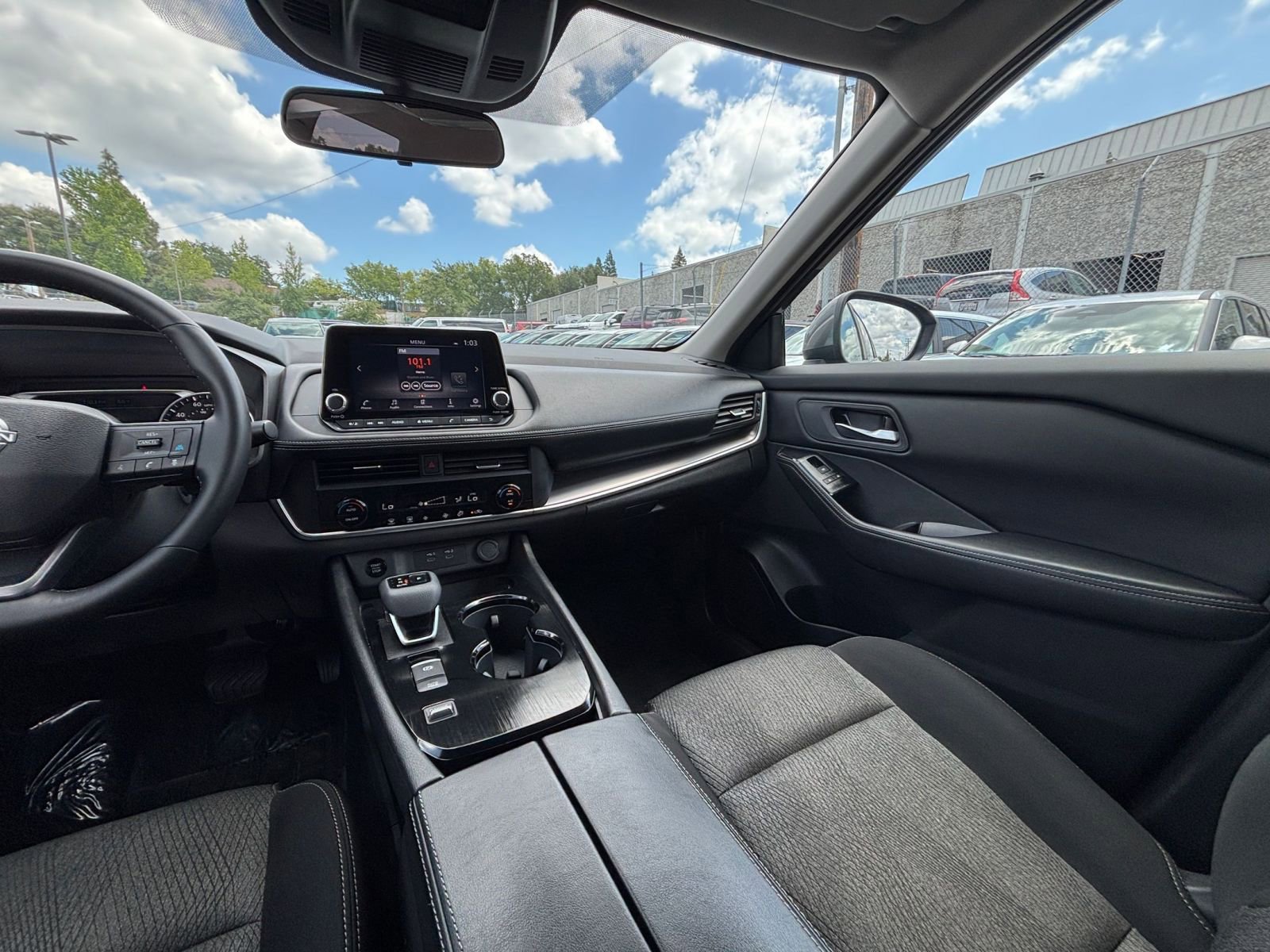 Used 2025 Nissan Rogue SV FWD image 37