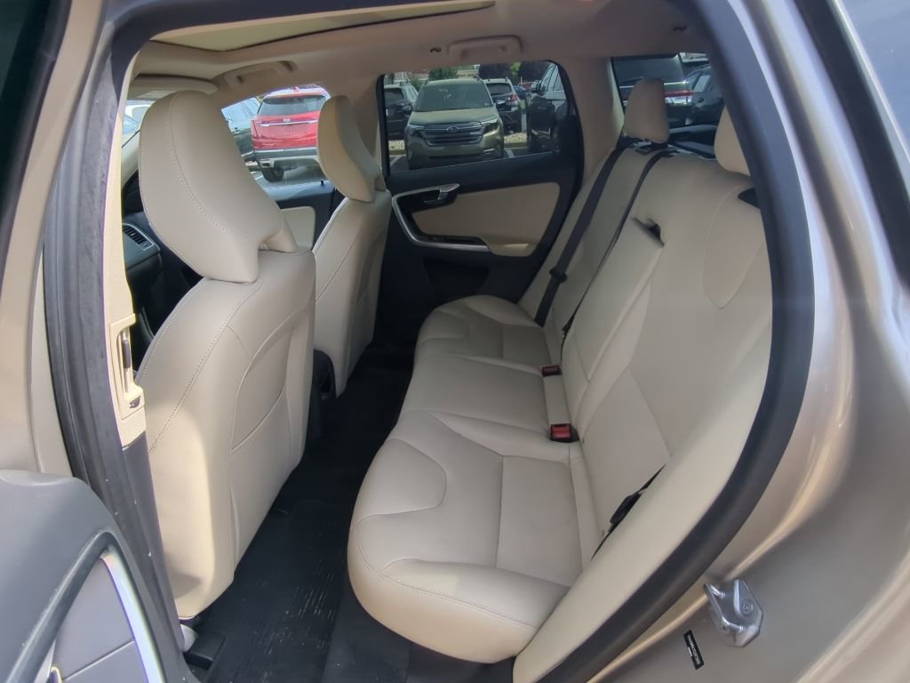 Used 2016 Volvo XC60 T6 w/ Proximity Package AWD/4WD image 12