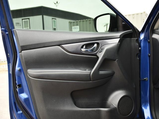 Used 2017 Nissan Rogue SV w/ SV Premium Package image 10