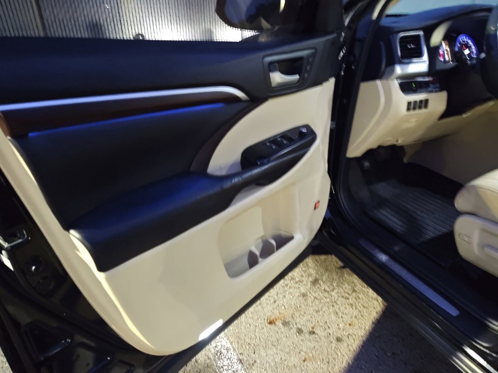 Used 2016 Toyota Highlander Limited AWD/4WD image 7