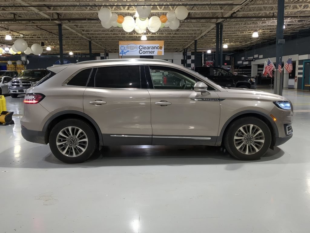 Used 2019 Lincoln Nautilus Select AWD/4WD image 7