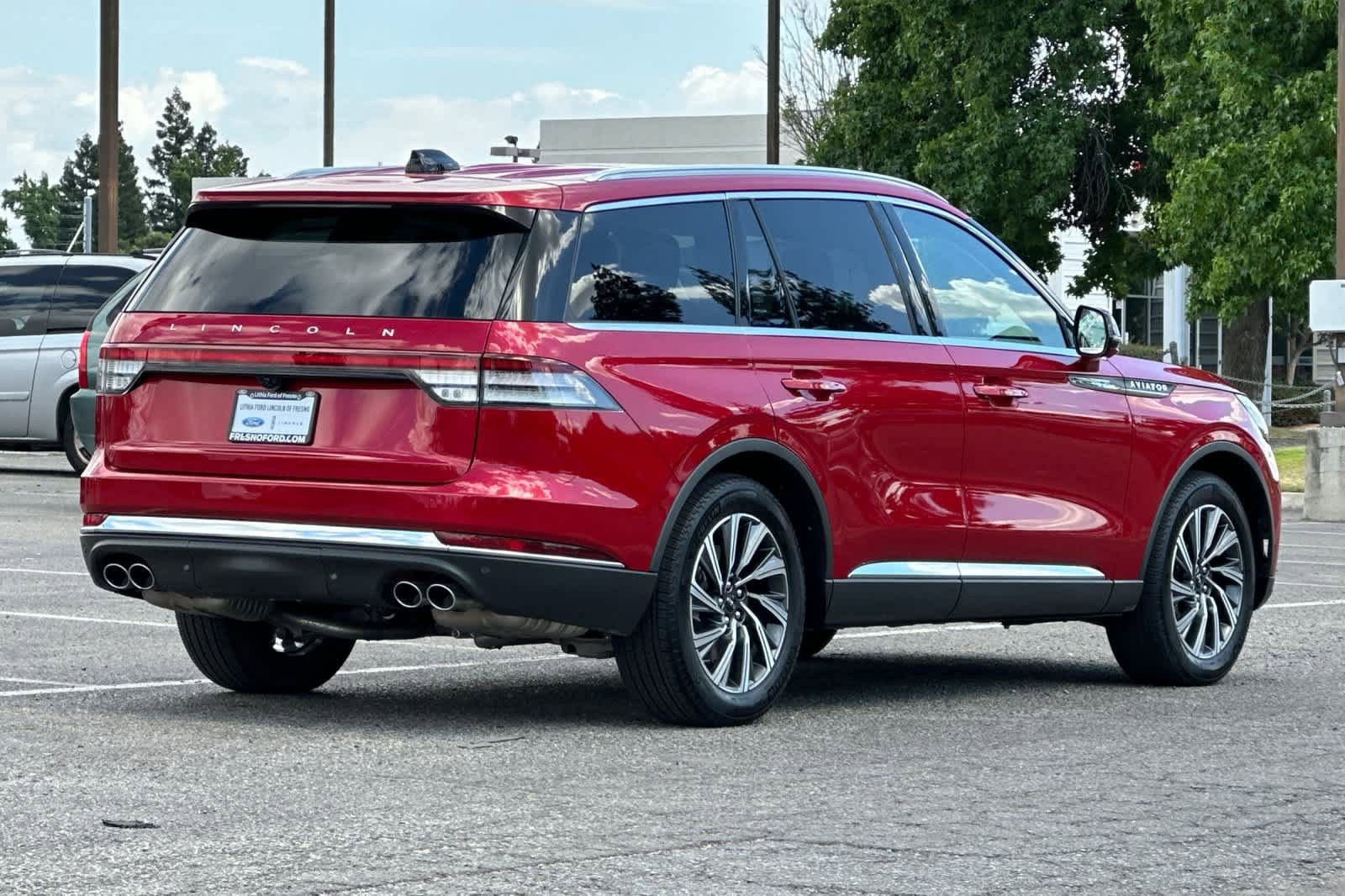 Used 2026 Lincoln Aviator 2WD image 2