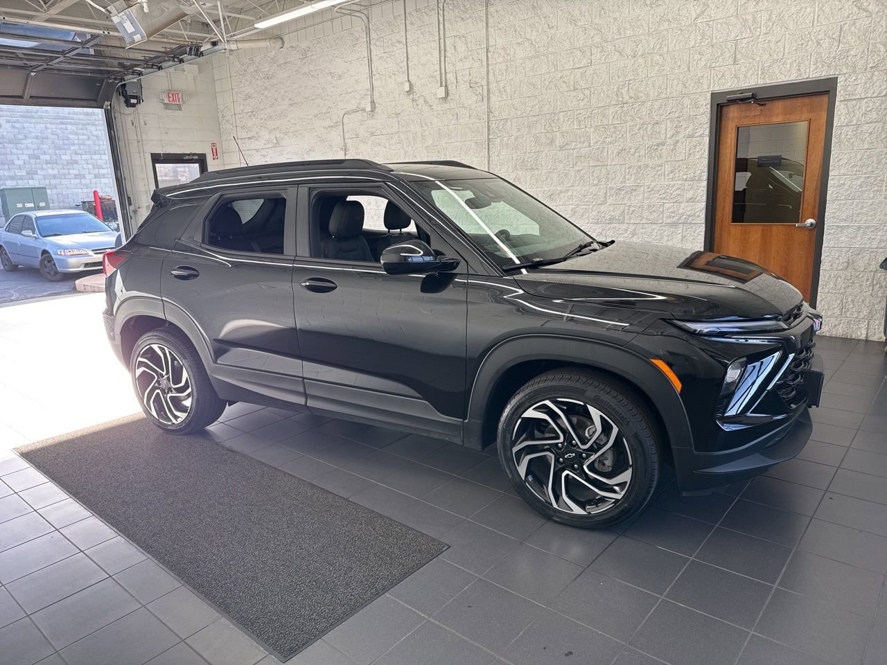 Used 2025 Chevrolet TrailBlazer RS w/ Driver Confidence Package image 1