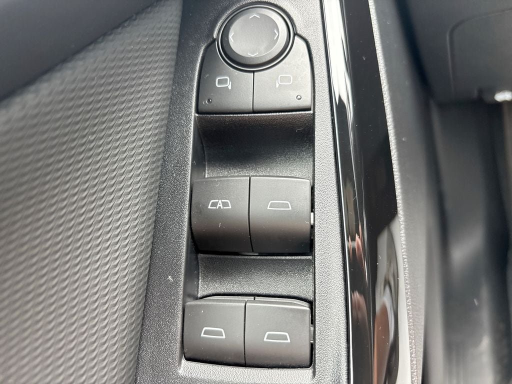 Used 2026 Chevrolet Equinox LT AWD/4WD image 18