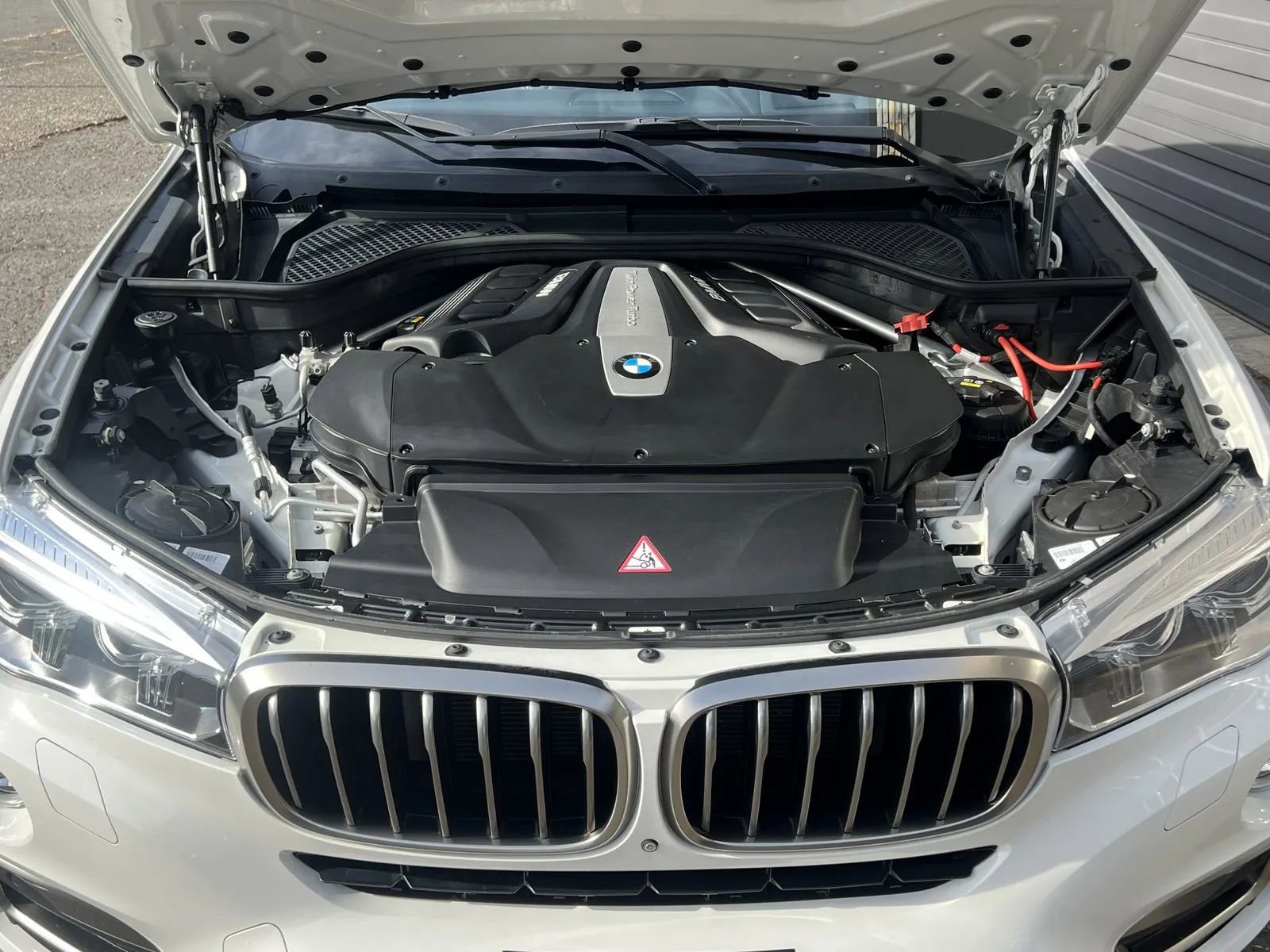 Used 2016 BMW X6 xDrive50i w/ Executive Package image 10