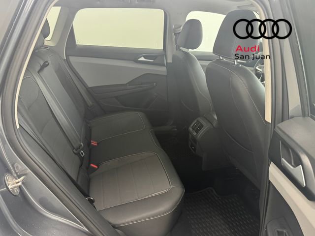 Used 2022 Volkswagen Taos SE w/ Panoramic Sunroof Package FWD image 24