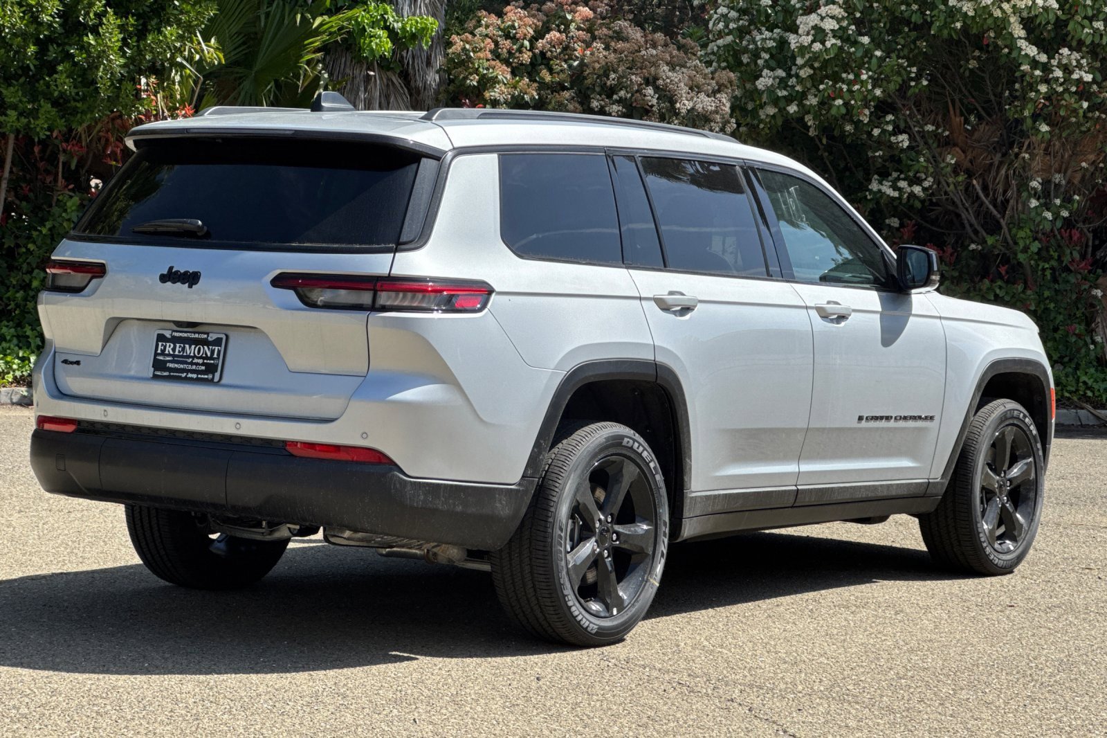 Certified 2025 Jeep Grand Cherokee L Altitude image 3