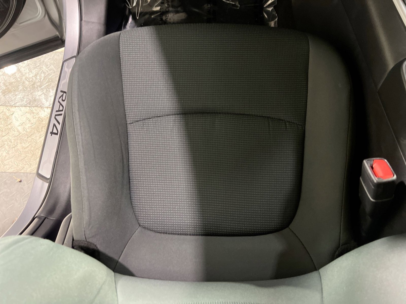 Used 2021 Toyota RAV4 LE AWD/4WD image 20