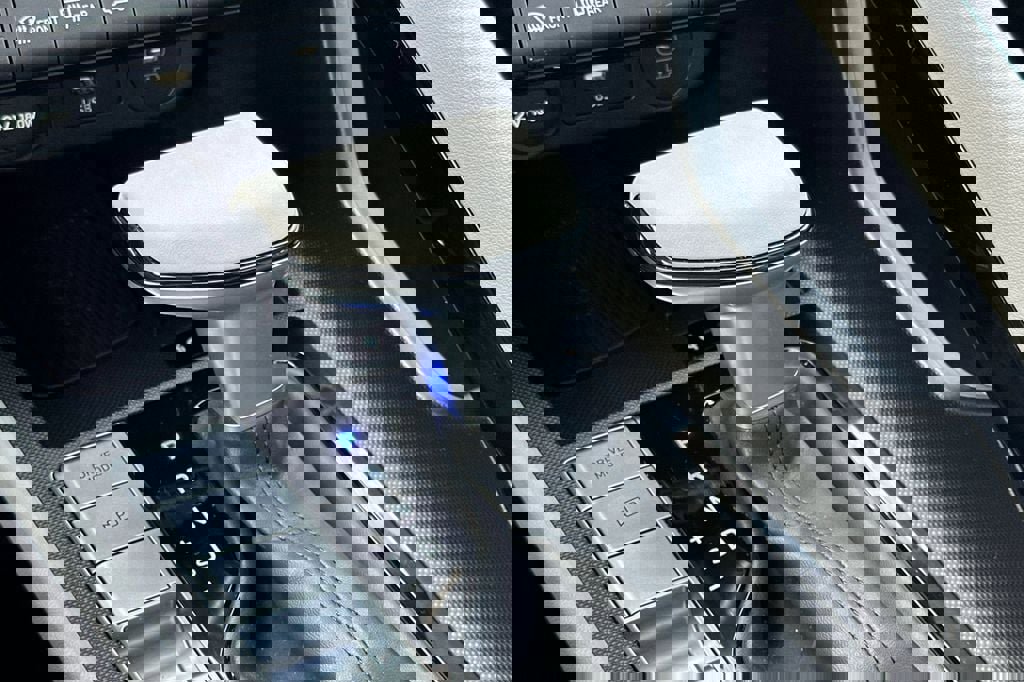 Used 2025 Hyundai Elantra Limited image 19