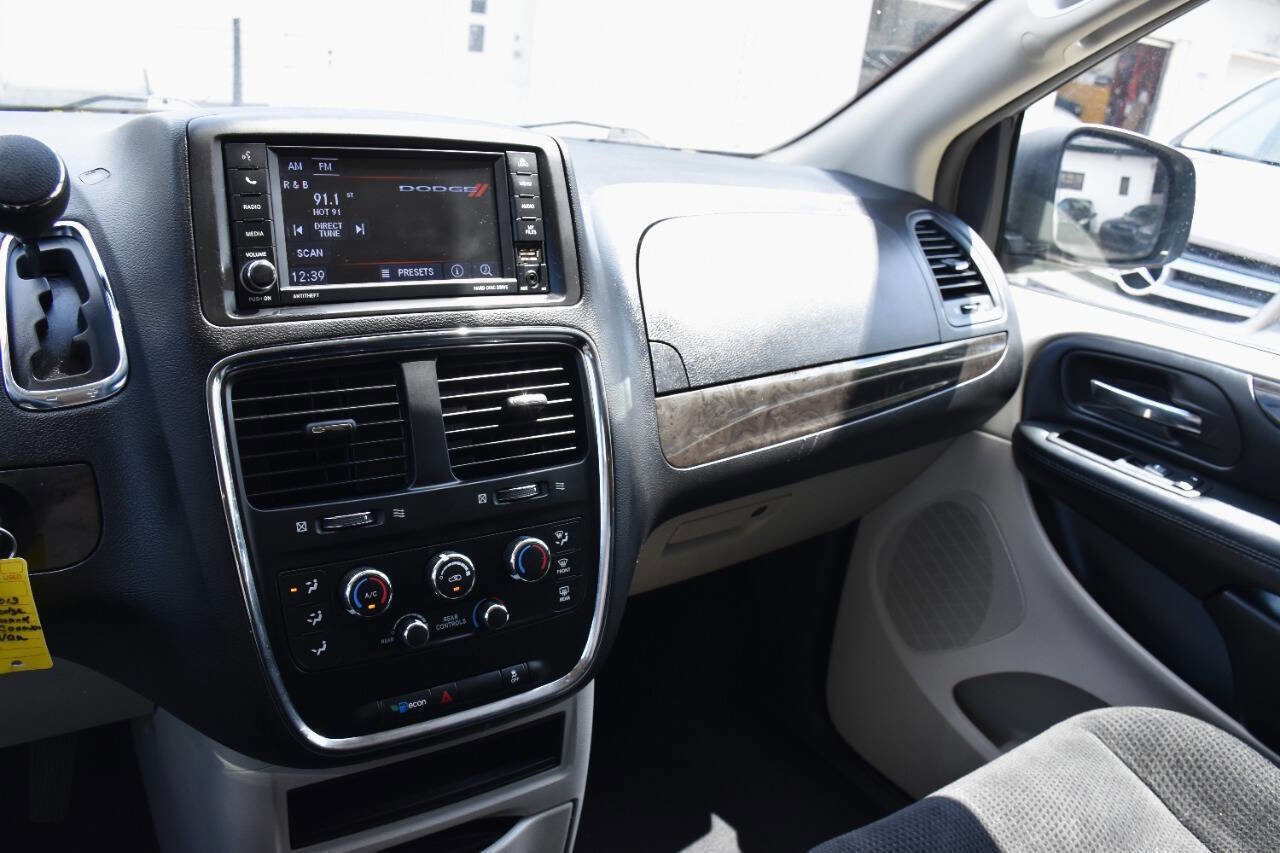 Used 2019 Dodge Grand Caravan SE image 21
