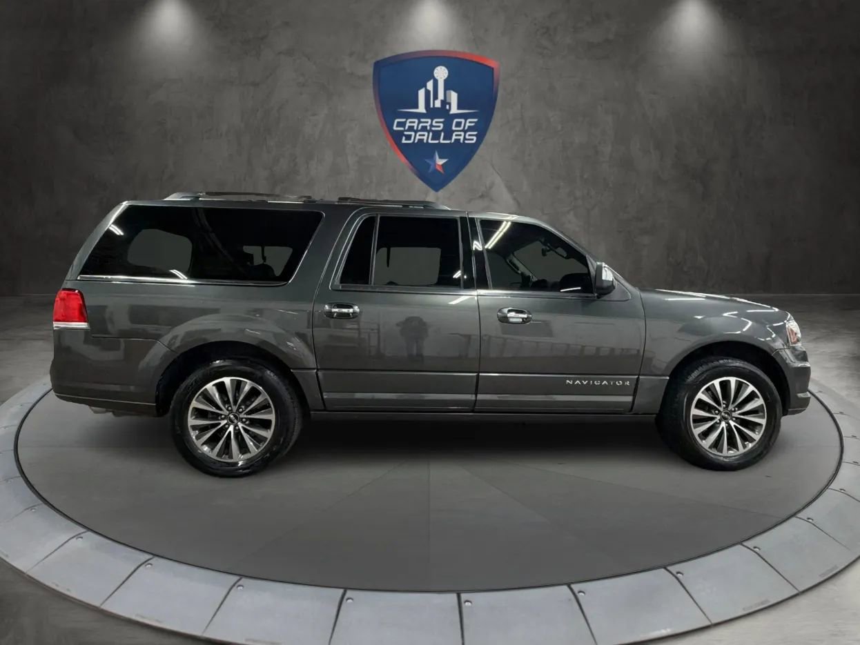 Used 2016 Lincoln Navigator L Select RWD image 6