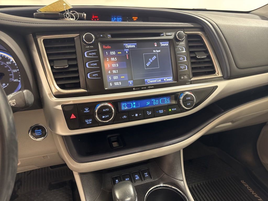 Used 2019 Toyota Highlander XLE AWD/4WD image 13