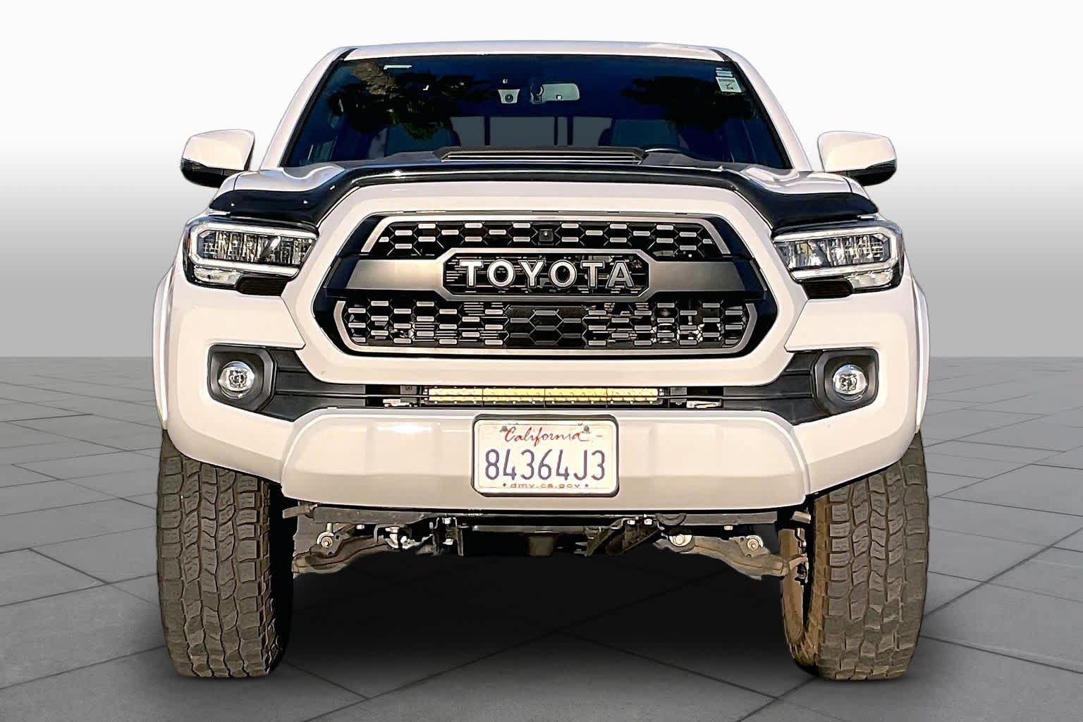 Used 2022 Toyota Tacoma TRD Sport w/ Technology Package RWD image 3