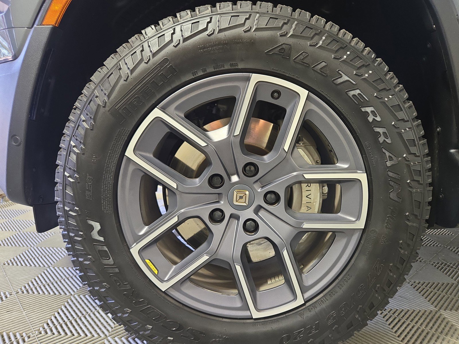 Used 2024 Rivian R1S Adventure AWD/4WD image 9