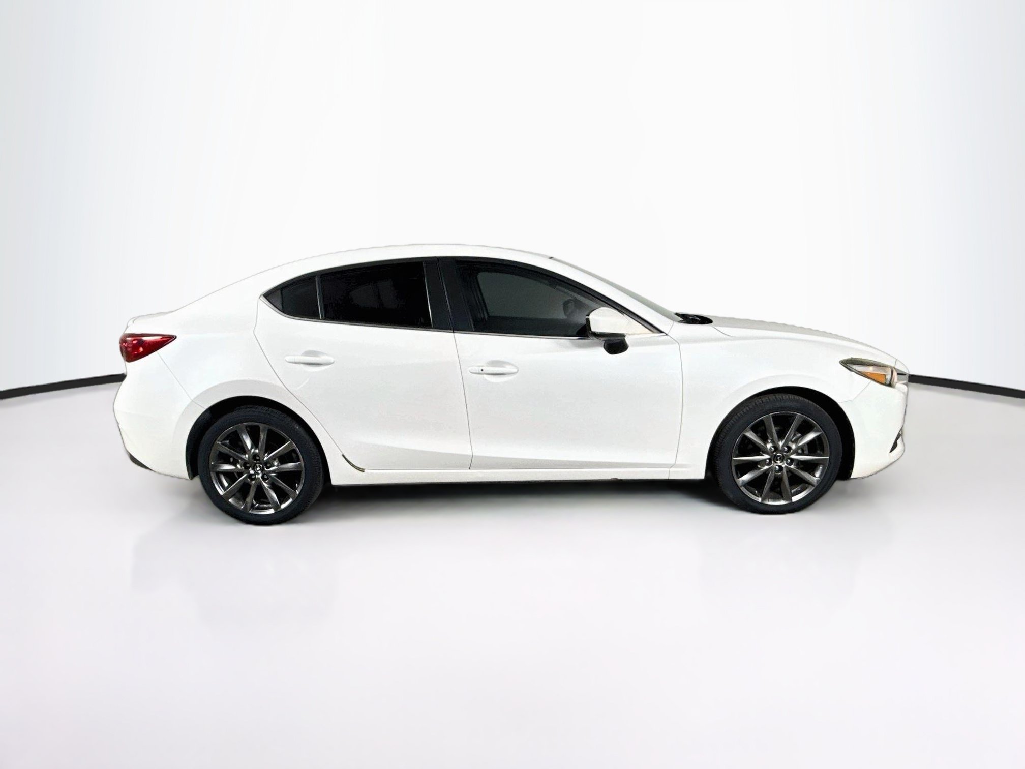 Used 2018 MAZDA MAZDA3 Touring FWD image 2