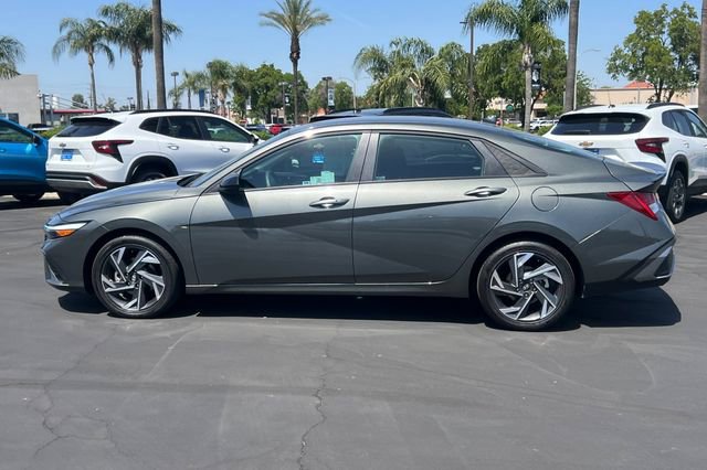 Used 2025 Hyundai Elantra SEL FWD image 7