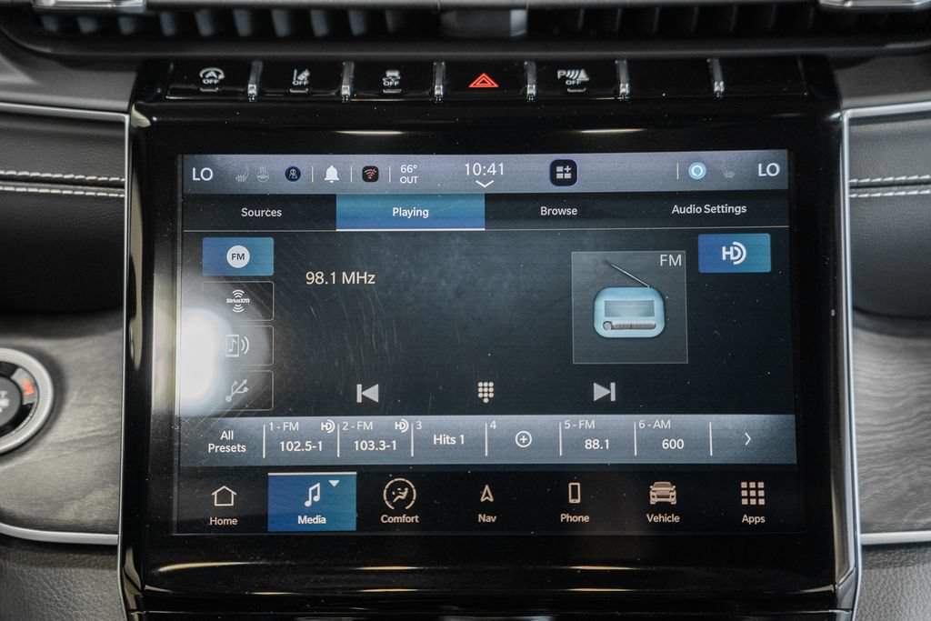 Certified 2023 Jeep Grand Cherokee Limited w/ Black Appearance Package AWD/4WD image 29
