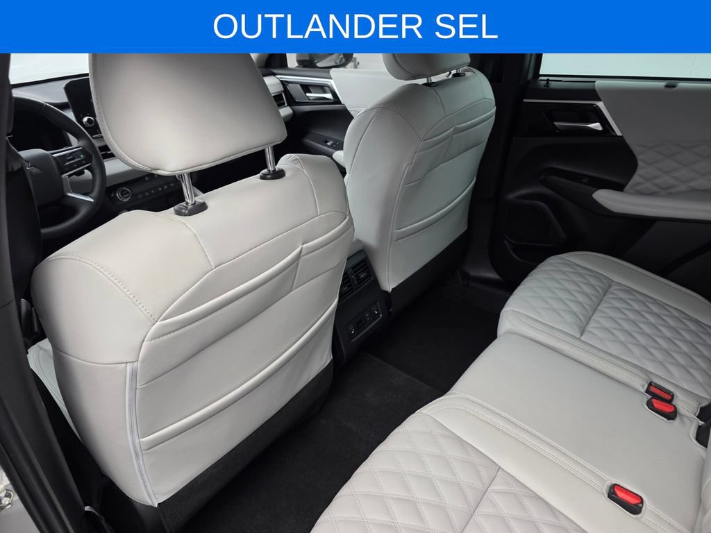 Used 2023 Mitsubishi Outlander SEL FWD image 14