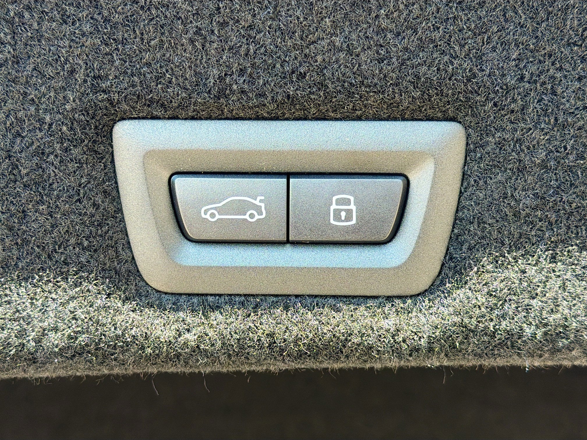 New 2026 BMW 740i xDrive w/ Premium Package image 13