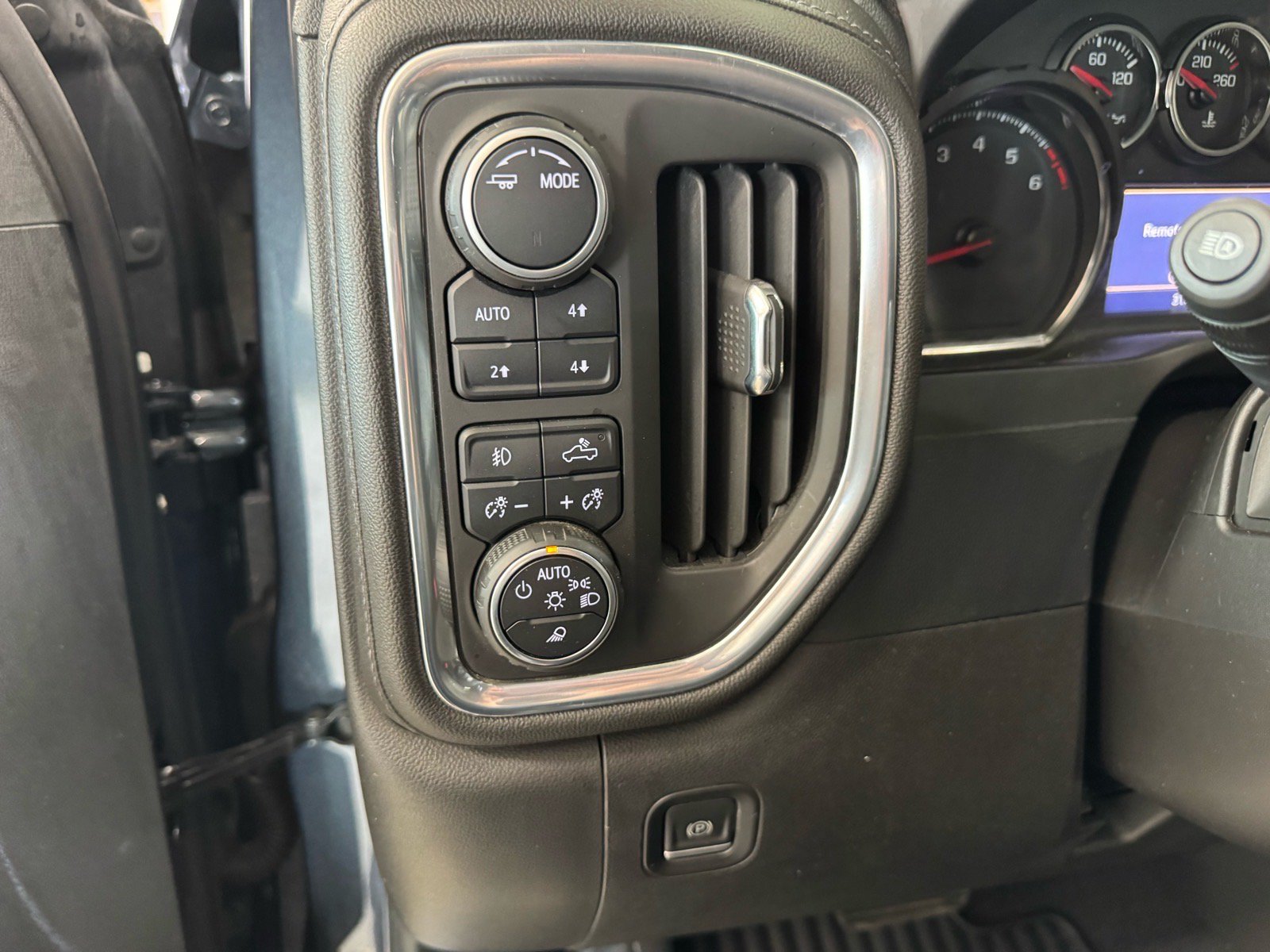 Used 2022 Chevrolet Silverado 1500 LTZ w/ LTZ Premium Package AWD/4WD image 21