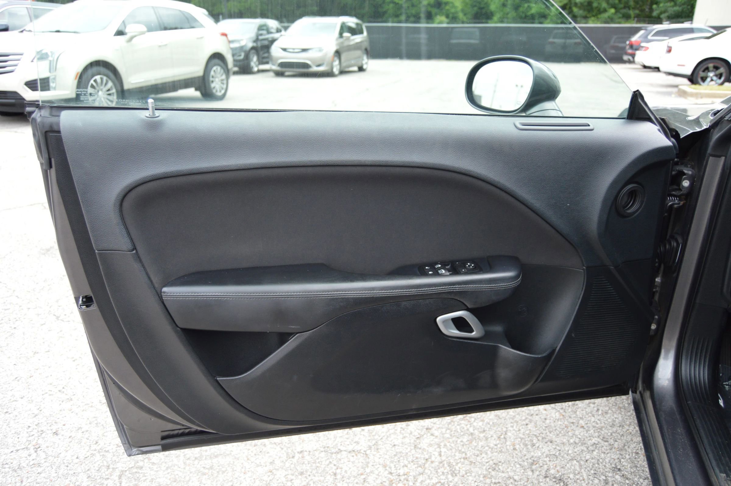 Used 2015 Dodge Challenger SXT image 15