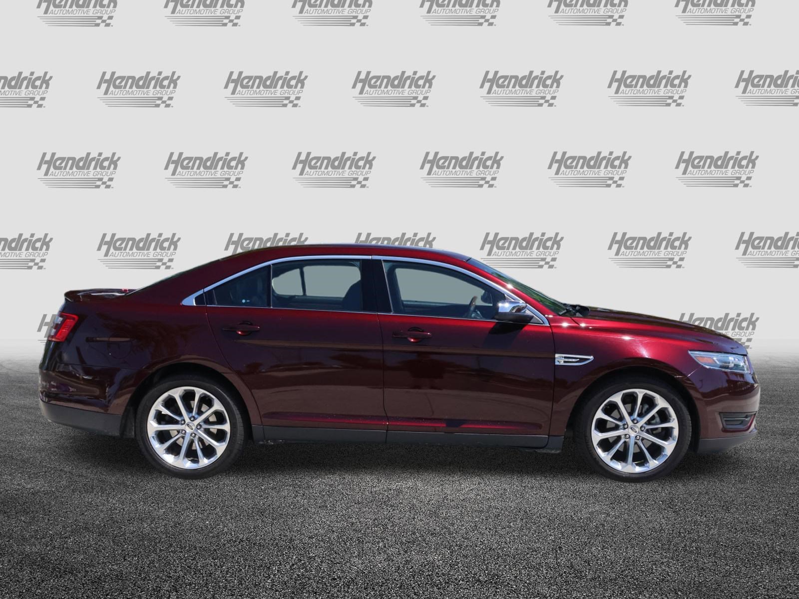 Used 2018 Ford Taurus Limited image 10