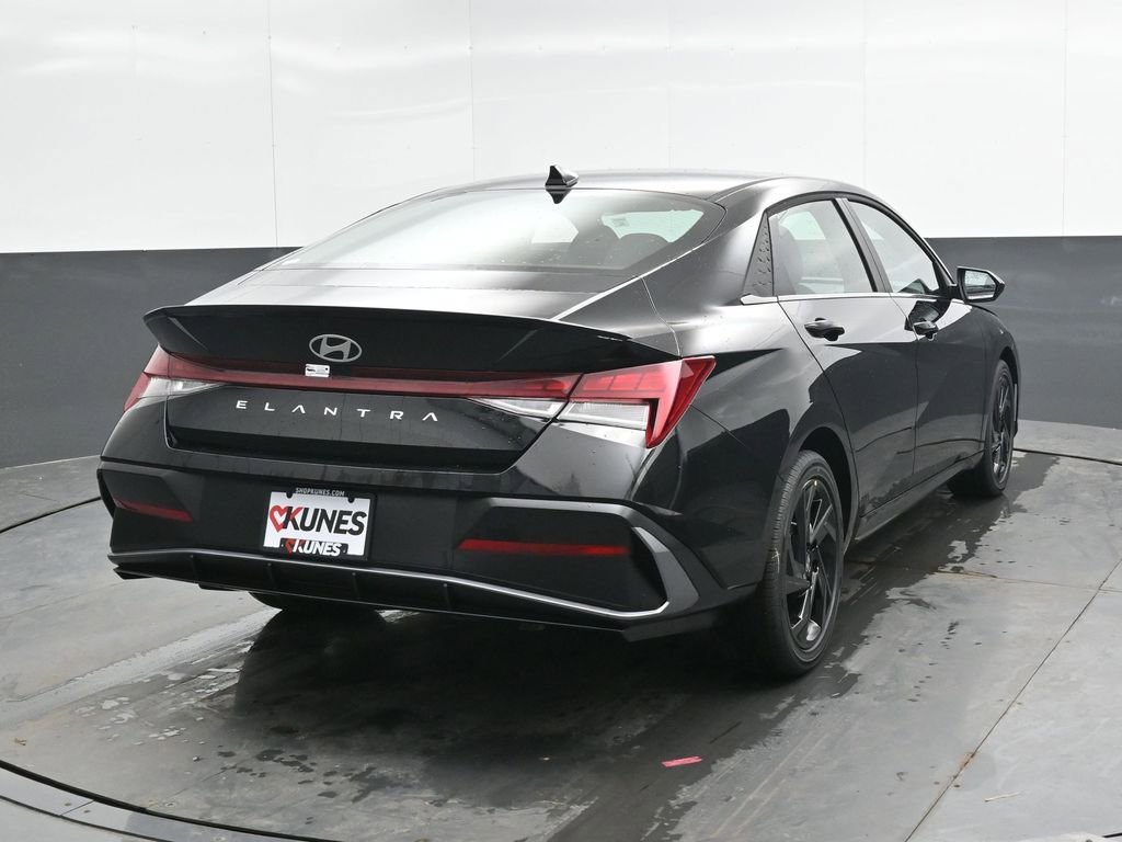 New 2026 Hyundai Elantra SEL Sport Premium FWD image 8