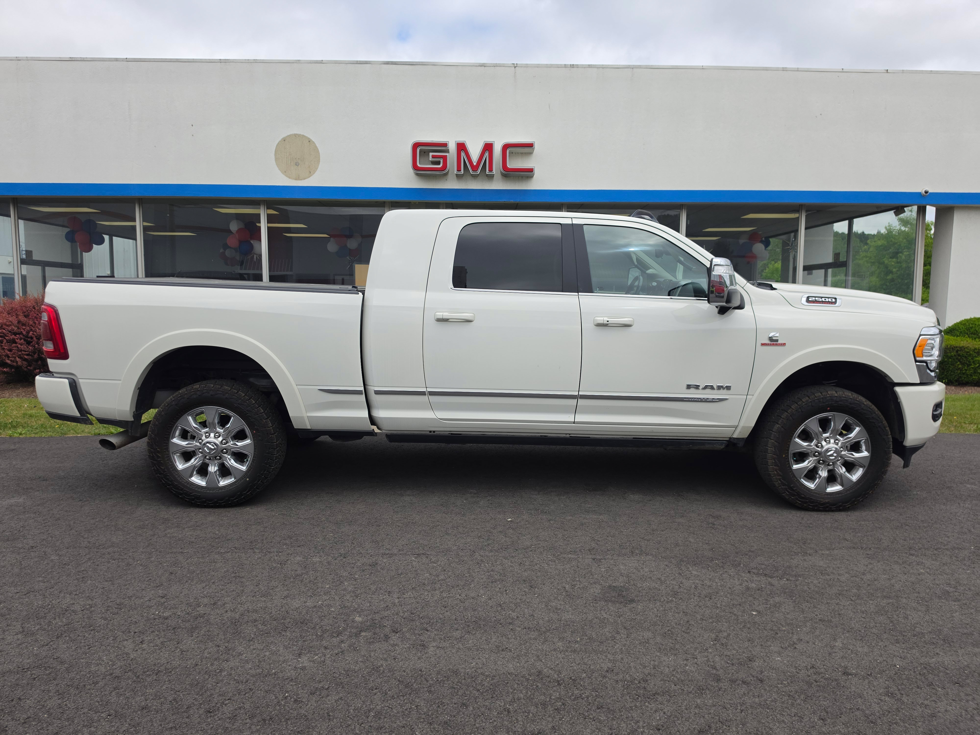 Used 2023 RAM 2500 Limited AWD/4WD image 2