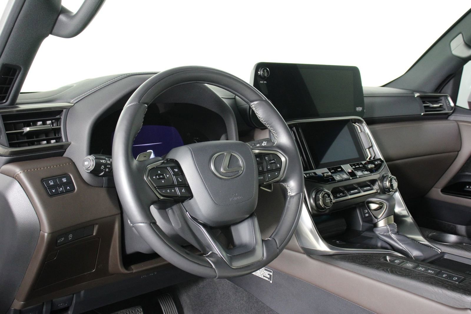 Used 2024 Lexus LX 600 4WD w/ Luxury Package image 14