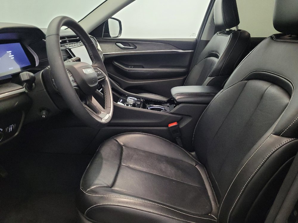 Used 2023 Jeep Grand Cherokee Limited w/ Luxury Tech Group II AWD/4WD image 17