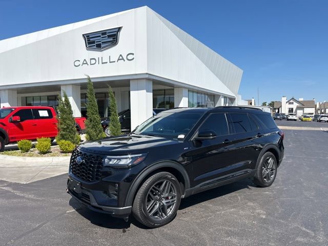 Used 2025 Ford Explorer ST-Line w/ Premium Package image 2