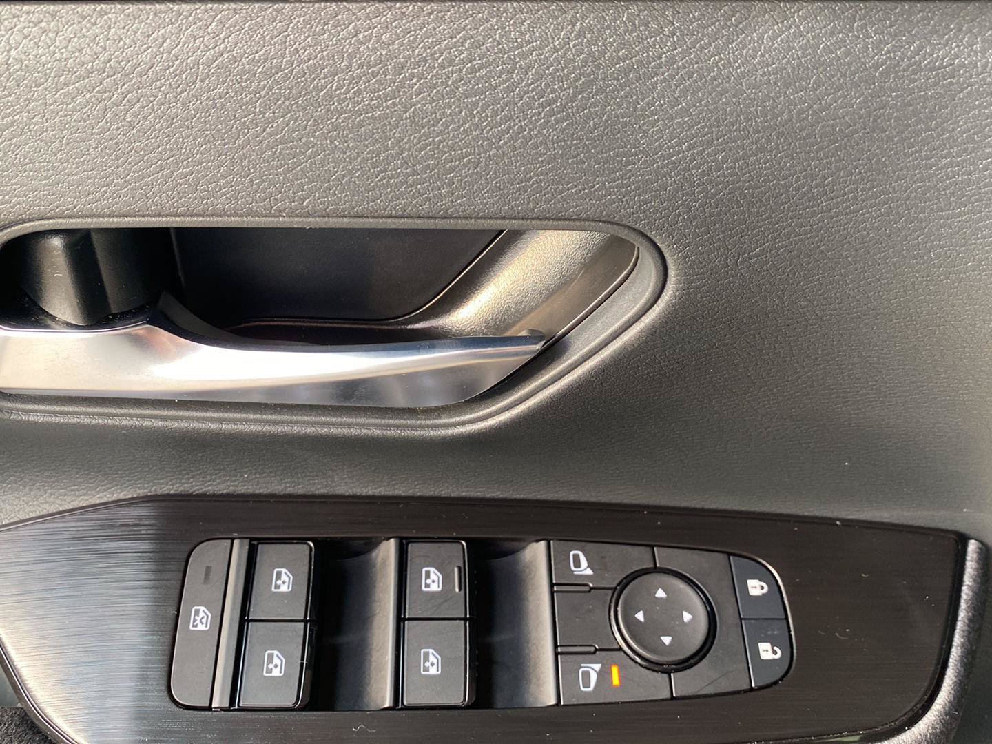 Certified 2025 Nissan Kicks SV AWD/4WD image 23