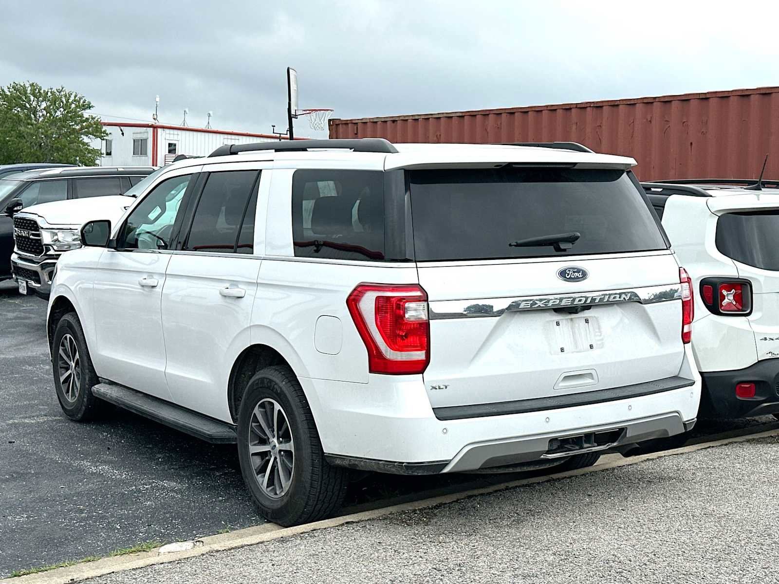 Used 2019 Ford Expedition XLT w/ Equipment Group 201A AWD/4WD image 3