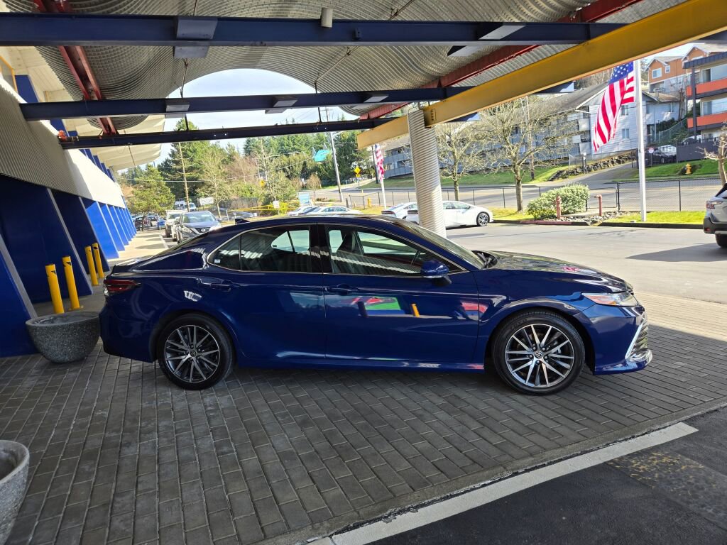 Used 2024 Toyota Camry XLE w/ Cold Weather Package FWD image 4