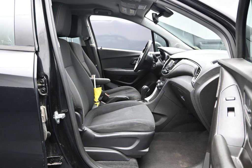Used 2018 Chevrolet Trax LS FWD image 24