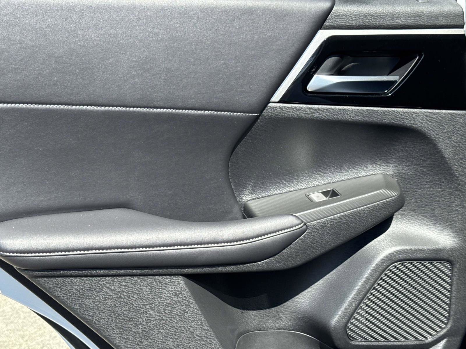 New 2025 Mitsubishi Outlander SE image 11