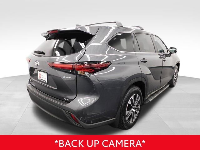 Used 2025 Toyota Highlander XLE image 9