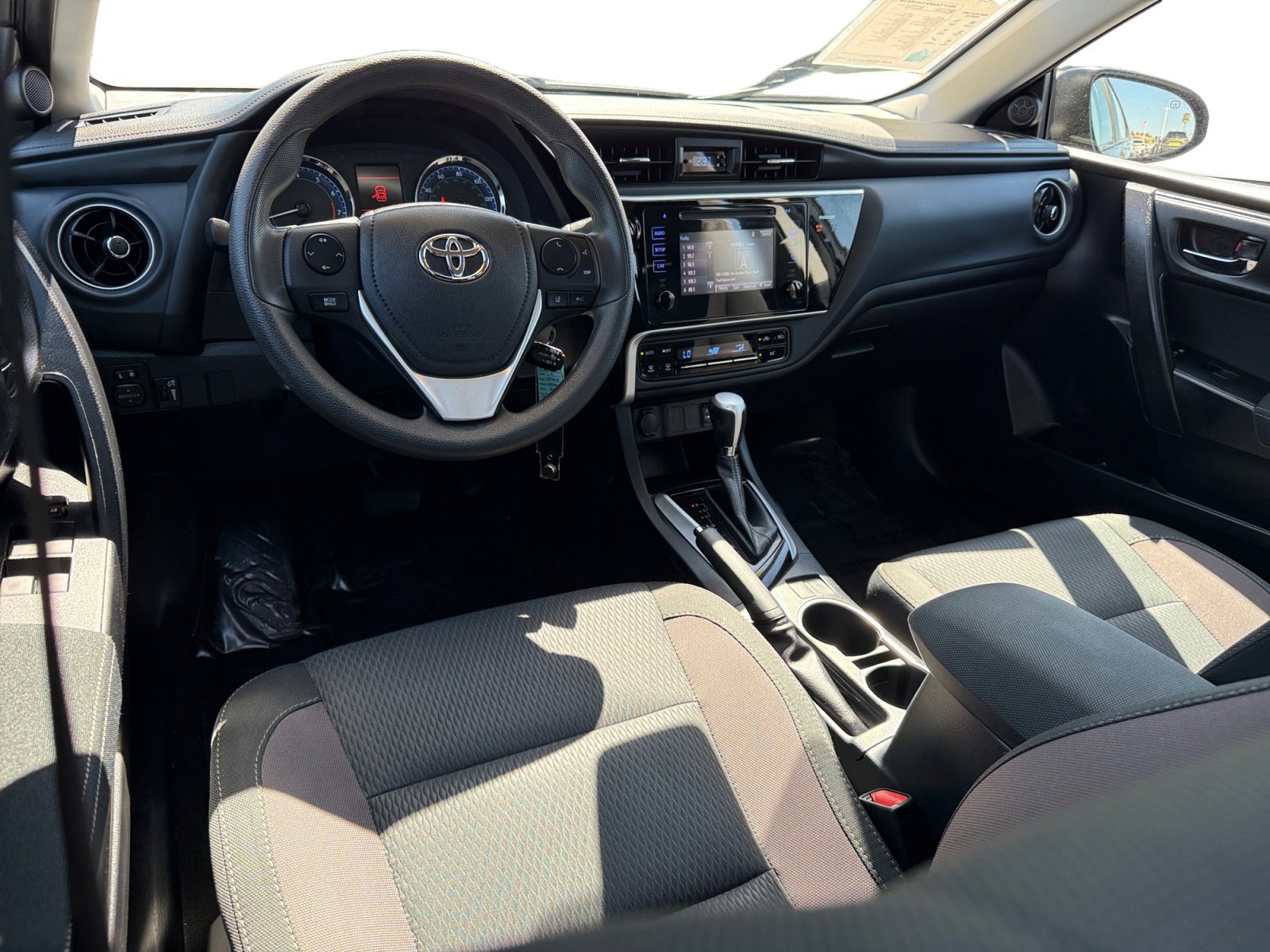 Used 2017 Toyota Corolla LE image 16