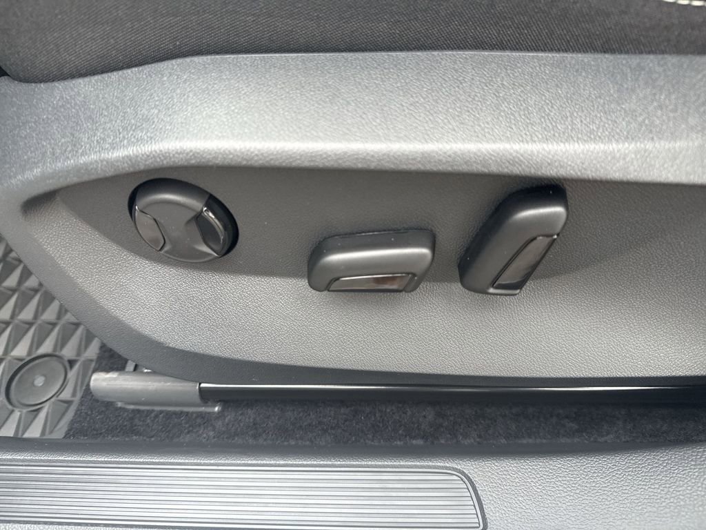 New 2025 Volkswagen Taos SEL AWD/4WD image 10