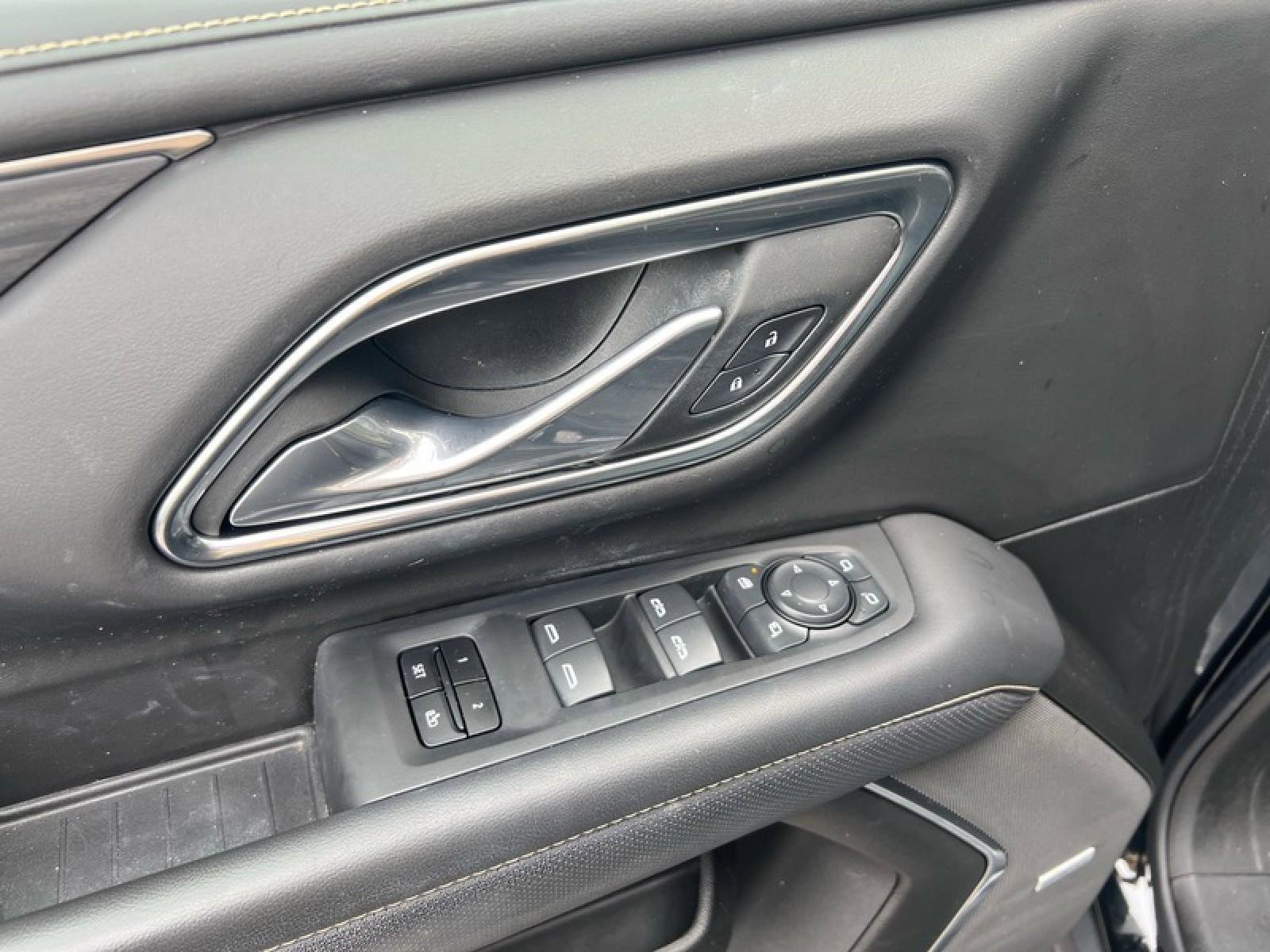 Used 2024 GMC Yukon SLT w/ SLT Luxury Package image 27