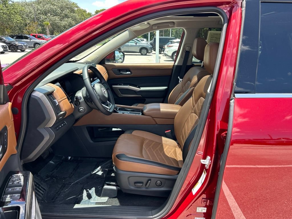 Certified 2025 Nissan Pathfinder Platinum w/ Cargo Package FWD image 17