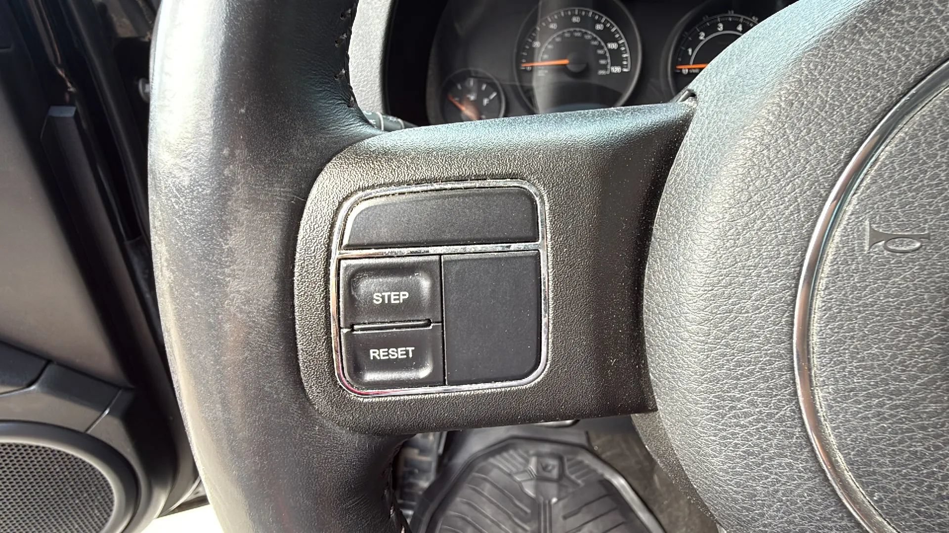Used 2015 Jeep Patriot High Altitude AWD/4WD image 31