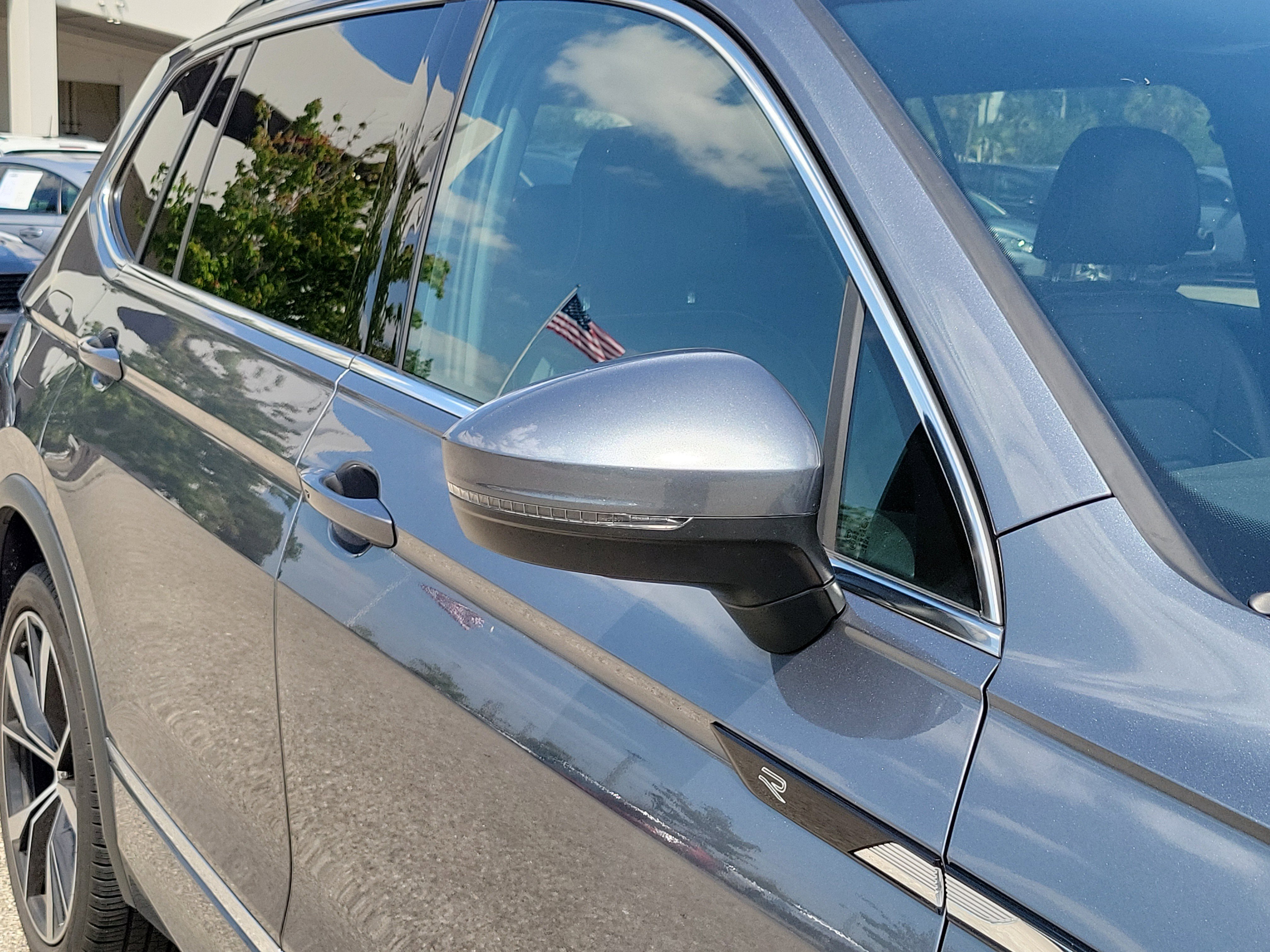 Used 2022 Volkswagen Tiguan SEL R-Line image 8