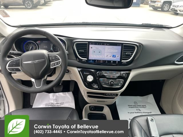 Used 2024 Chrysler Pacifica Touring-L FWD image 20