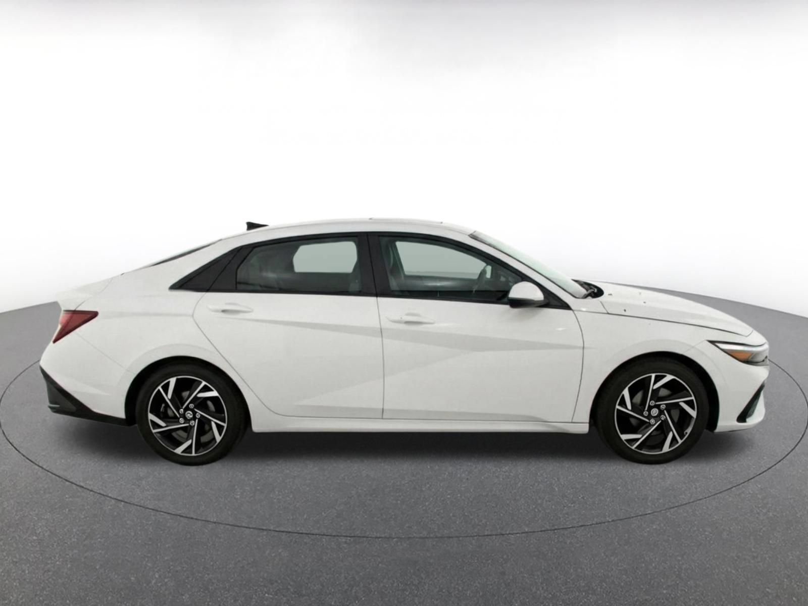 Used 2025 Hyundai Elantra SEL FWD image 8