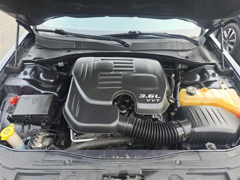 Used 2016 Chrysler 300 C AWD/4WD image 14