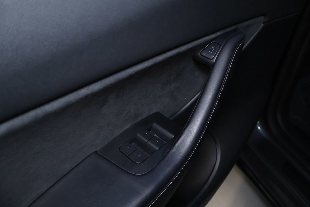 Used 2021 Tesla Model Y Long Range image 13